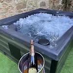 Beau Loft Proche Mont Saint Michel Jaccuzi Illimite En Plein Centre Avranches