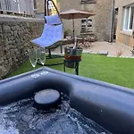Apartment Beau Loft Proche Mont Saint Michel Jaccuzi Illimite En Plein Centre Avranches